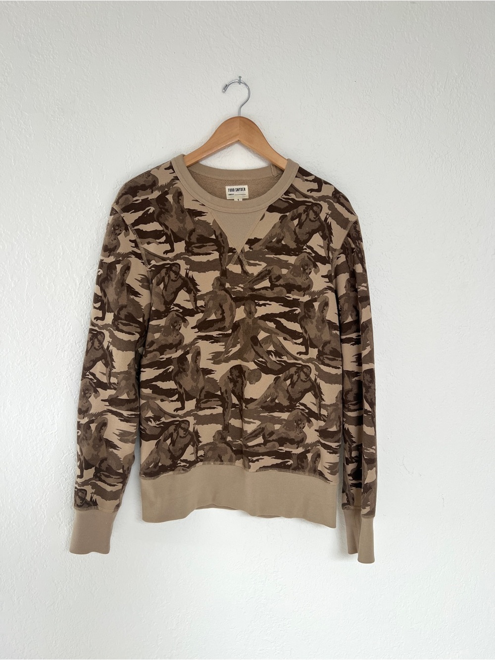 TODD SNYDER x XAVIER SCHIPANI art of pride tan camo sweatshirt / S
